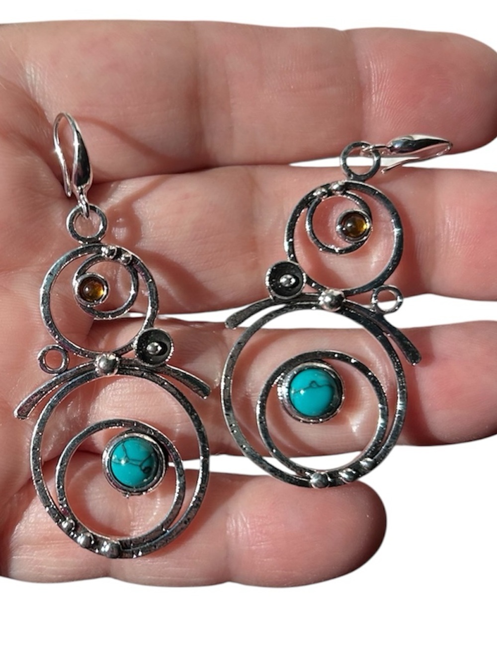 New Silver Modern Design Earring - Picture 3 of 8